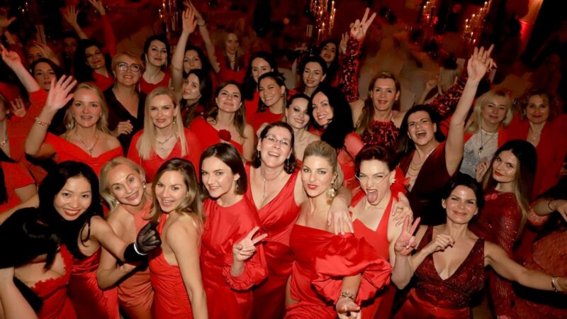 Red Explosion – Deutschlands größte Party zum Weltfrauentag auf dem Süllberg