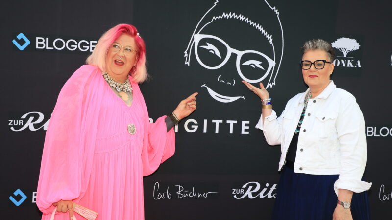 VIDEO: Brigitte Sely´s Birthday – The Red Carpet