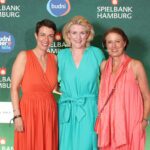 Julia Wöhlke_Moderatorin Anke HArnack udn Gabi Wöhlke_Budnianer Hilfe