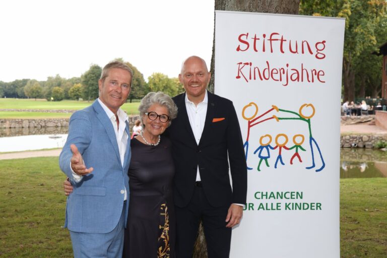 Hinnerk Baumgarten_Hannelore LAy udn Alex Obertop_Indian Summer 2025 Stiftung Kinderjahre (c) Wallocha (223)