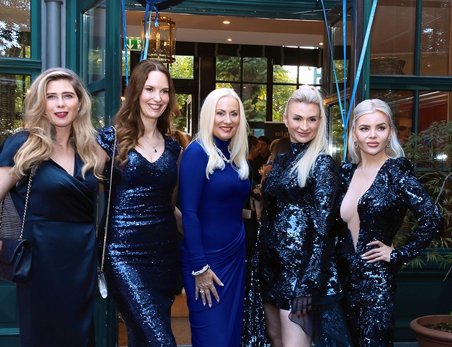 Jennifer hartfeld, Yvonne Bathia, Jacqueline Pojer, Ella Deck, Julia Dabir (v.l.)a