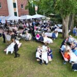 Terrasse Treudelberg Resort _Indian Summer 2025 Stiftung Kinderjahre (c) Wallocha (305)