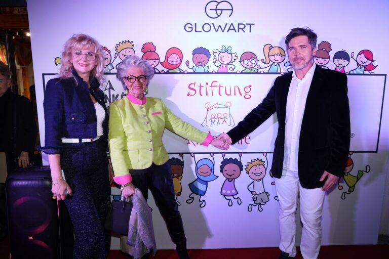 Bozena Jomaa, Hannelore Lay, Michael Panusch kurz vor der Eröffnung der Glowart Gallery